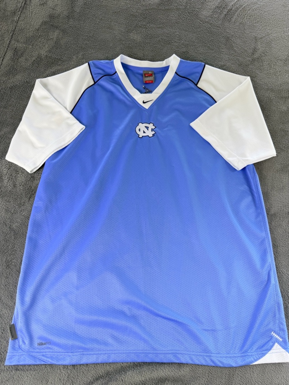North Carolina Tarheels Shirt Men XL UNC Nike Center Swoosh Pullover